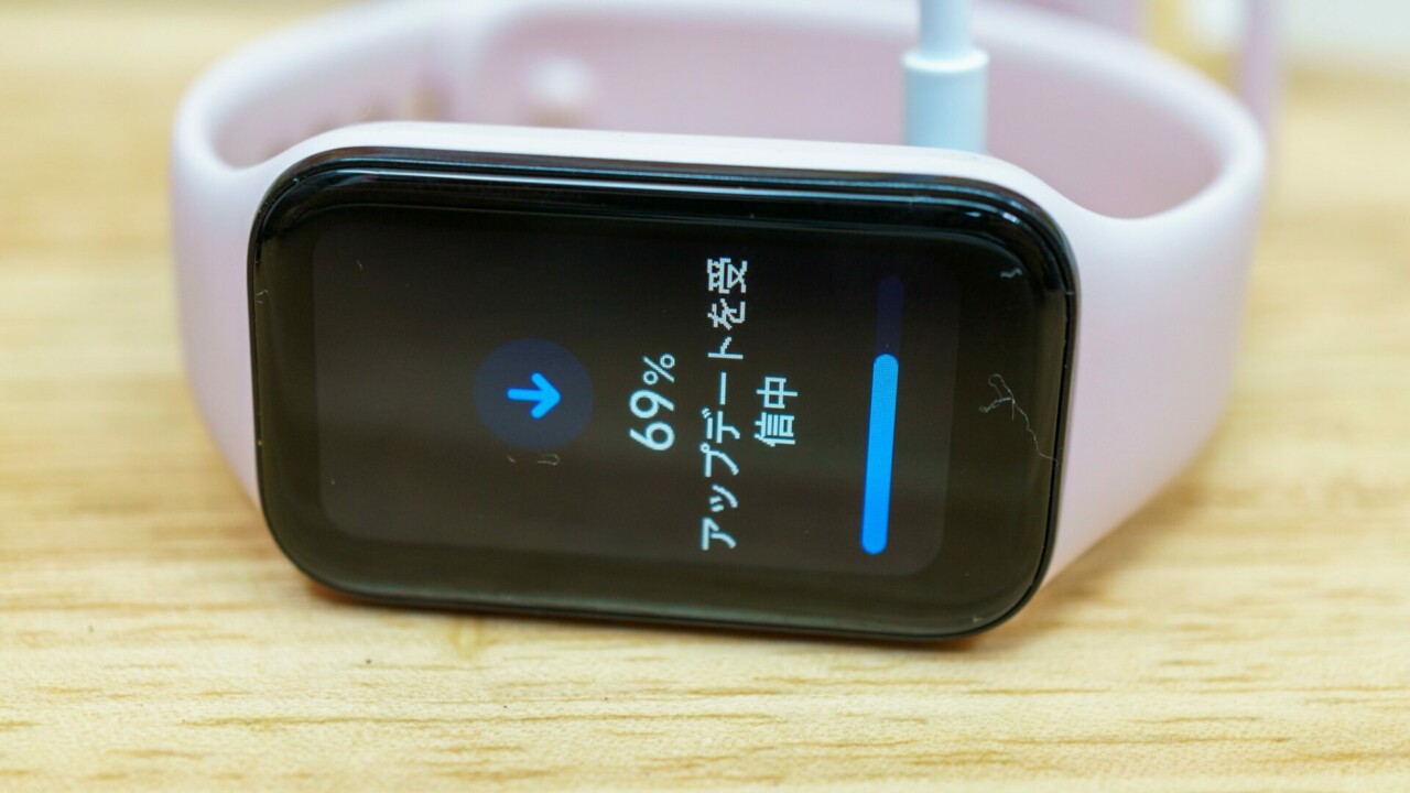 Xiaomi Smart Band 8 activeのアップデート中画面